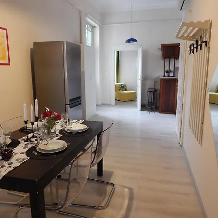 Budapesteasyflat Wesselenyi 公寓