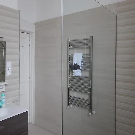 Budapesteasyflat Wesselenyi 公寓 *
