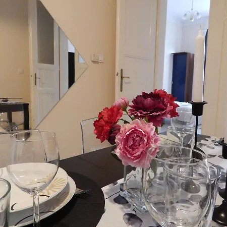 Budapesteasyflat Wesselenyi 公寓 *