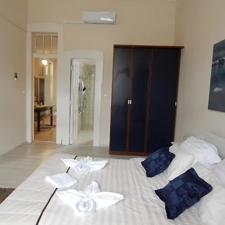 Budapesteasyflat Wesselenyi 公寓